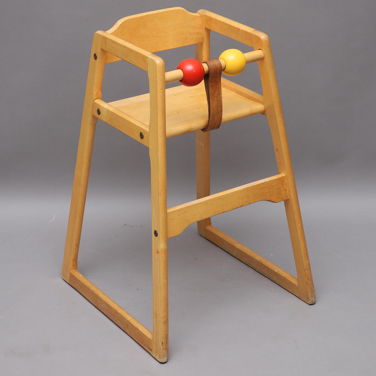 STEPHAN GIP. Barnstol, "Robust", brännmärkta, 1900-tal.