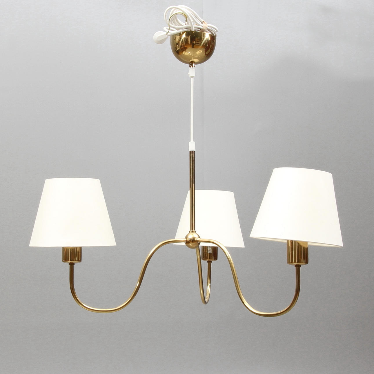 TAKLAMPA, 3 ljusarmar, Josef Frank, Svenskt Tenn, mod.nr. 2479.