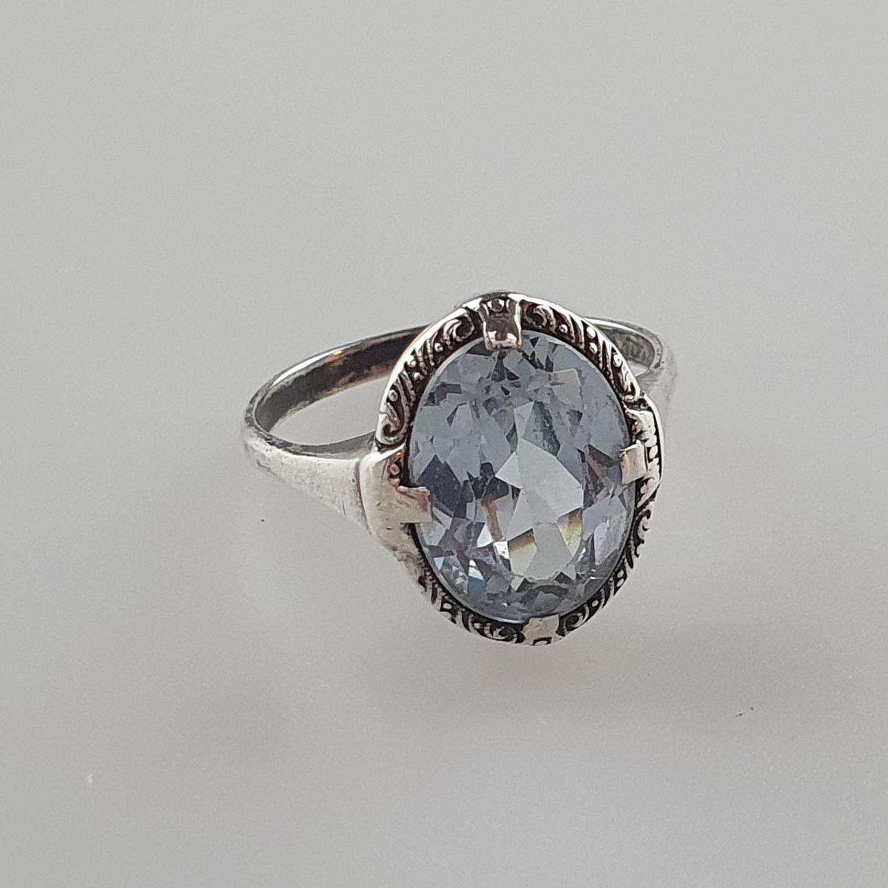 - AQUAMARINE RING - 1920s, silver setting, ring size 55.