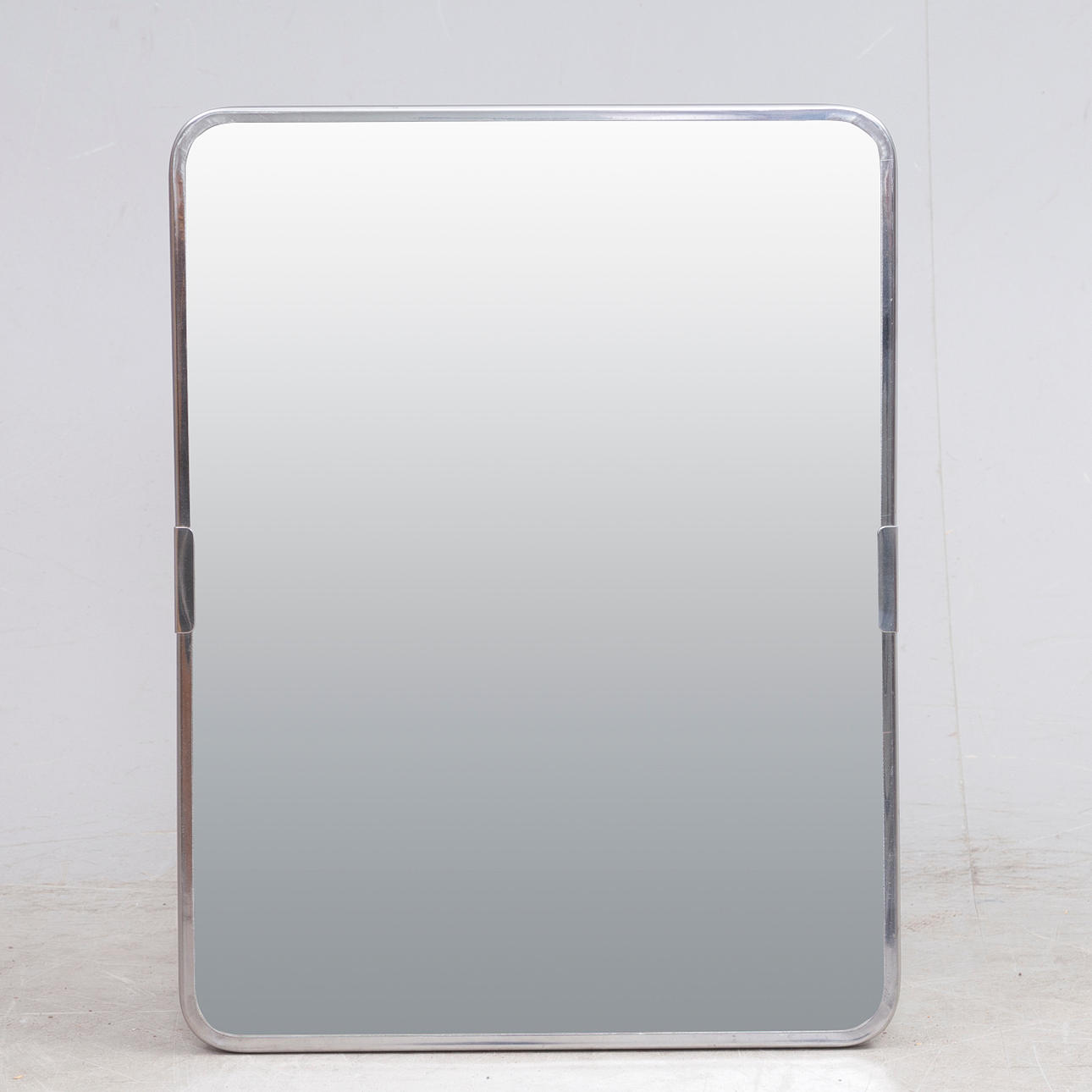 BADRUMSSKÅP, metall/glas, 1960/70-tal.