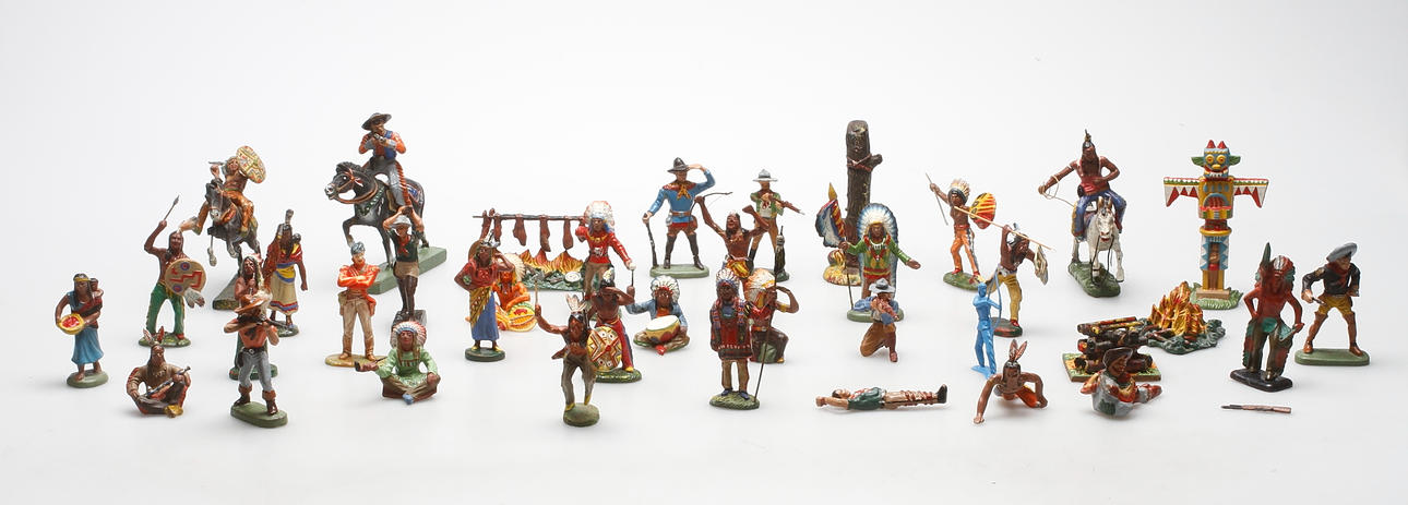 LEKSAKER, indianer och cowboys med hus bland annat Elastolin, Leya.