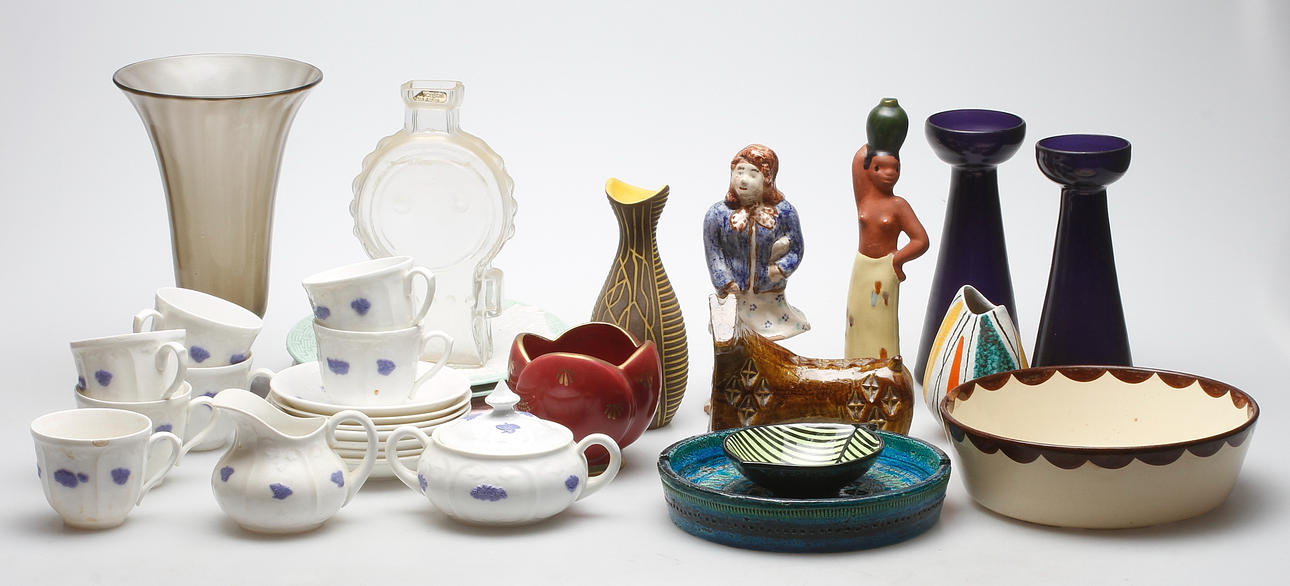 GLAS och KERAMIK, bland annat Gustavsberg, 1900-tal.