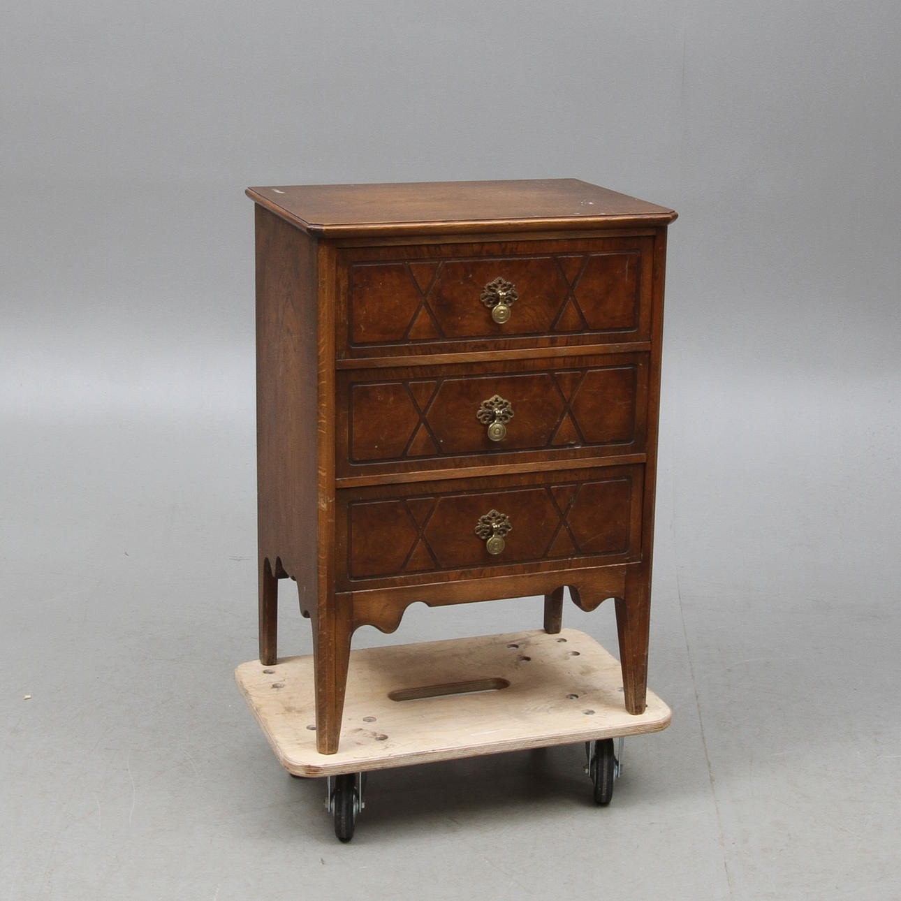 BYRÅ, 3-lådig, 1900-tal.