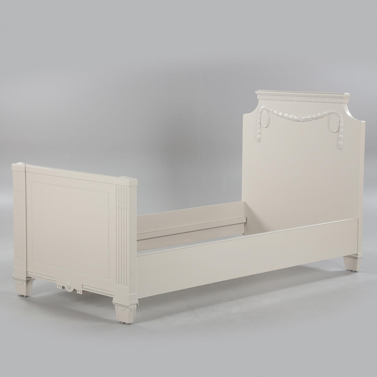 SÄNGSTOMME, gustaviansk stil.