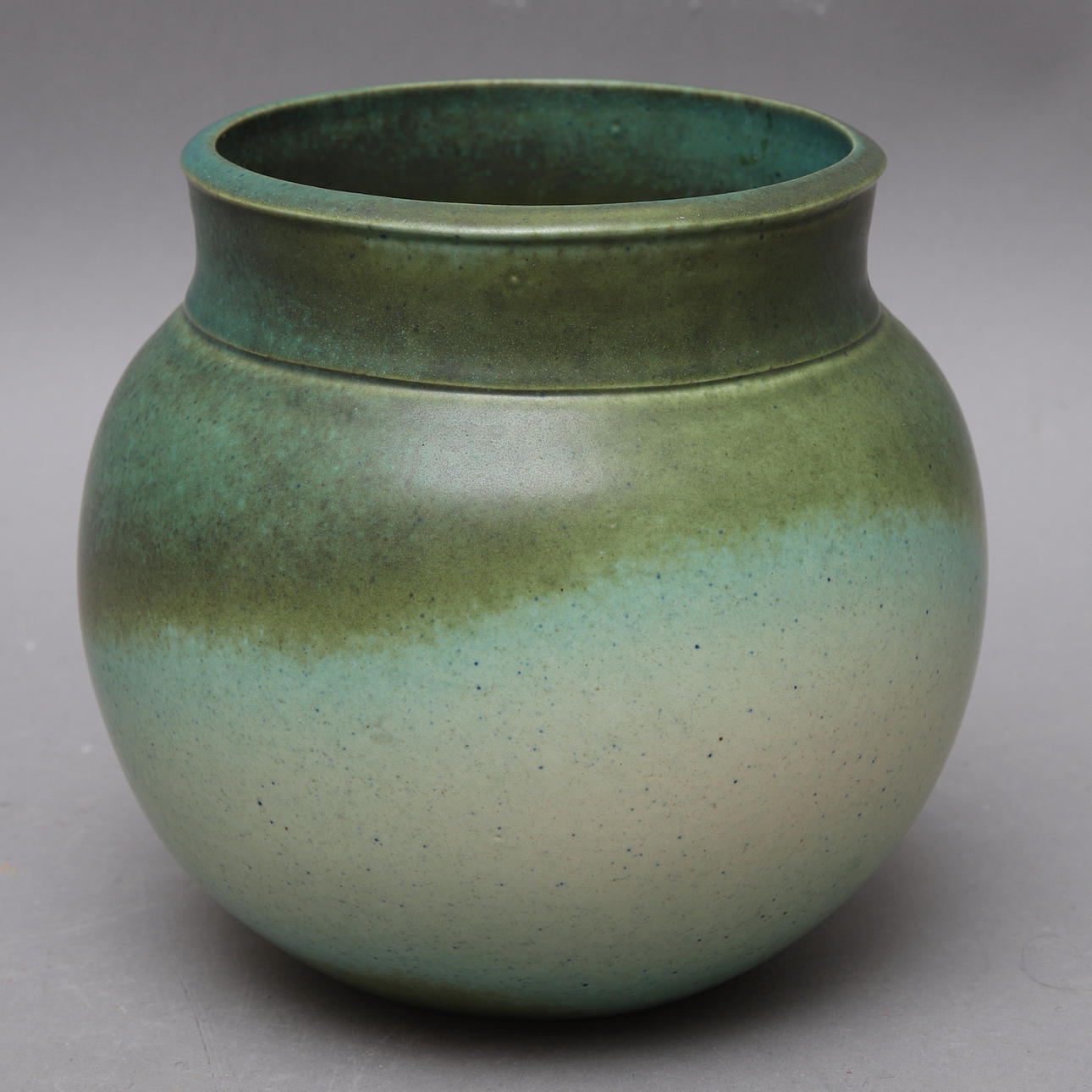 AGNE ARONSSON. vas, stengods, Sverige, monogramsignerad AA.