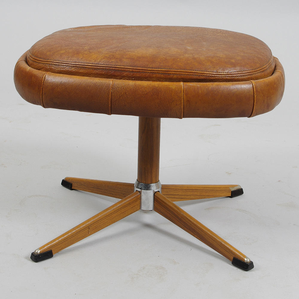 FOTPALL, brunt skinn med metallunderrede, De Sede, Schweiz.