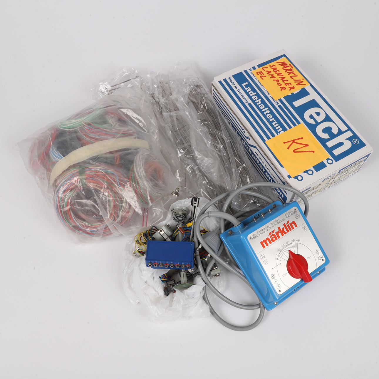 MÄRKLIN, signal lights, transformer, power cords etc.