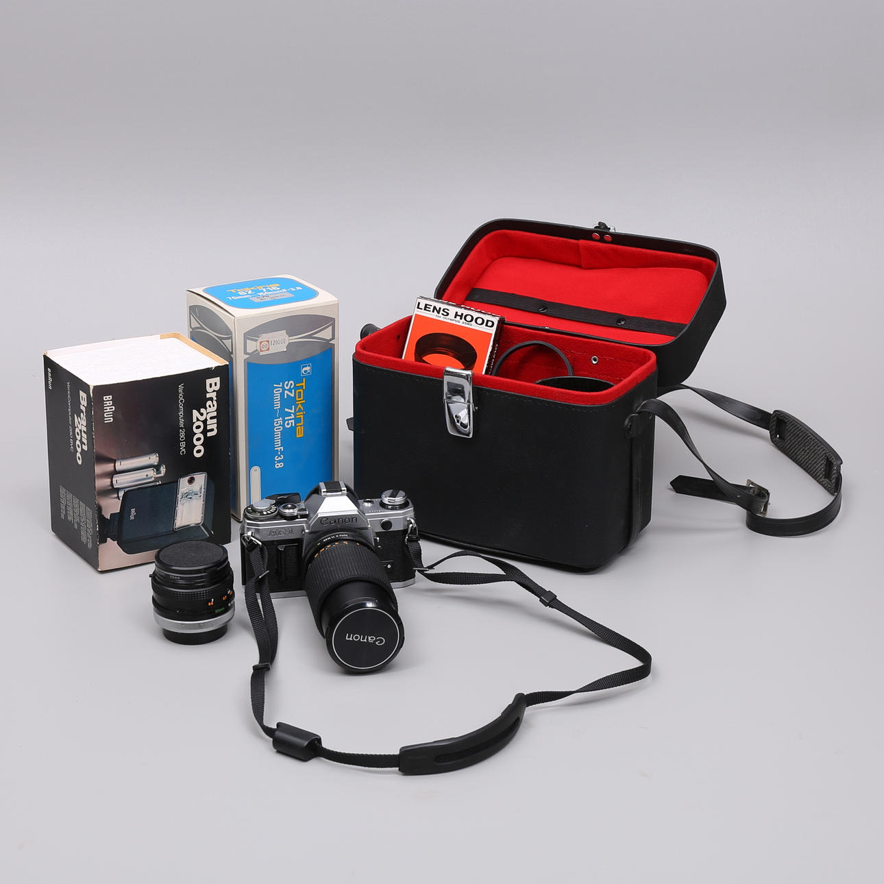 SYSTEM CAMERA, Canon AE 1 with accessories.