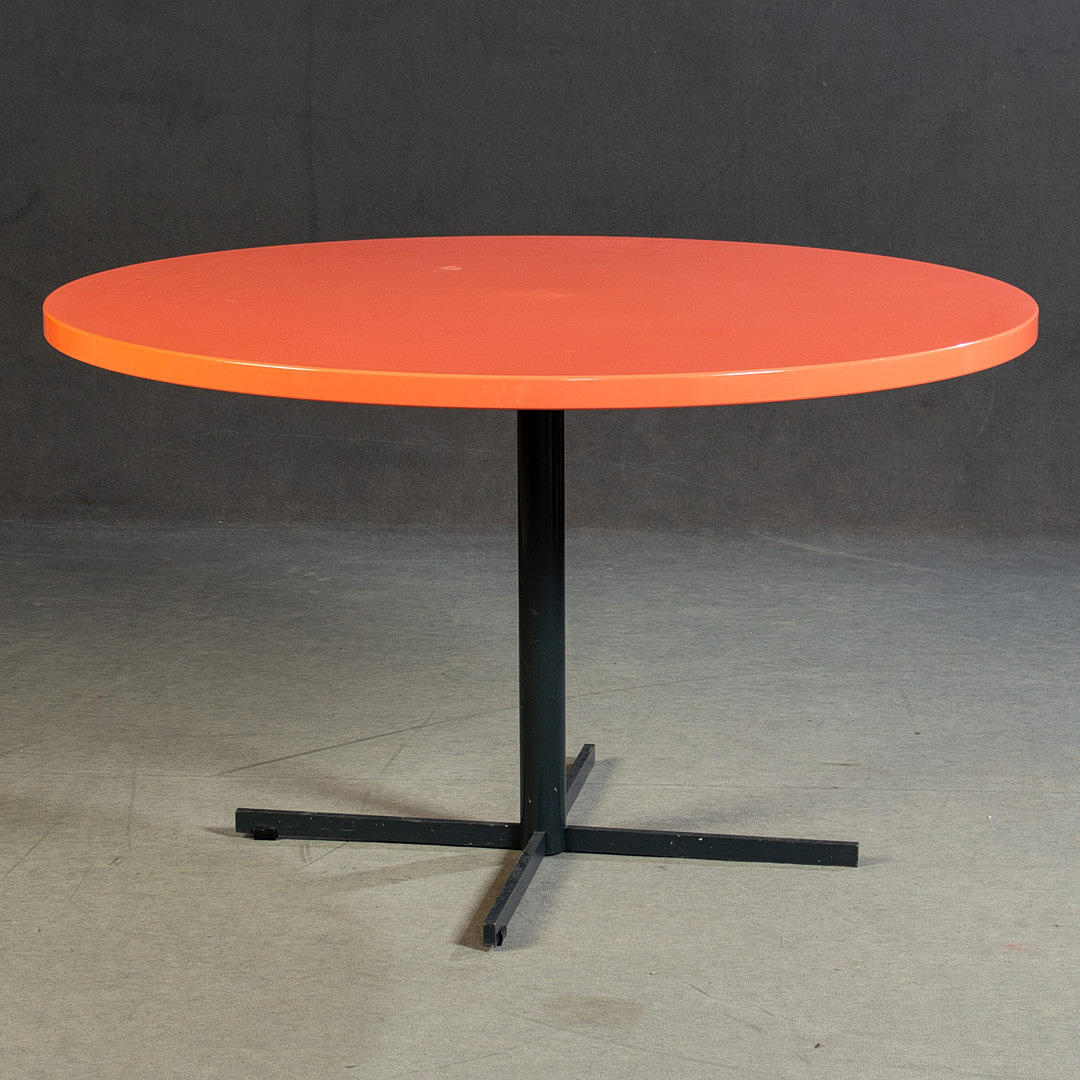 Runt bord, rosa, 1970-tal.