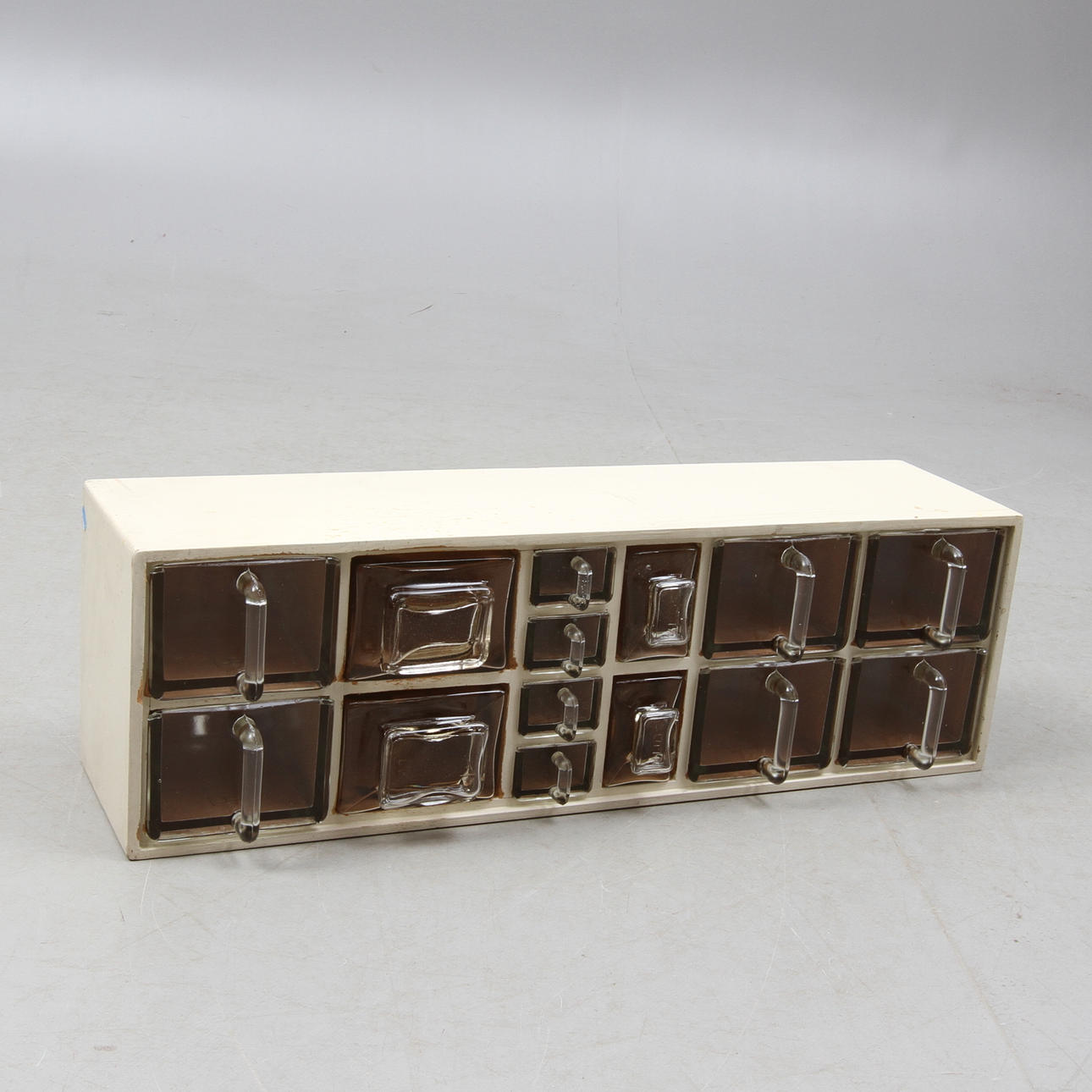 SPECERISKÅP, glaslådor Reda, 1900-talets mitt.