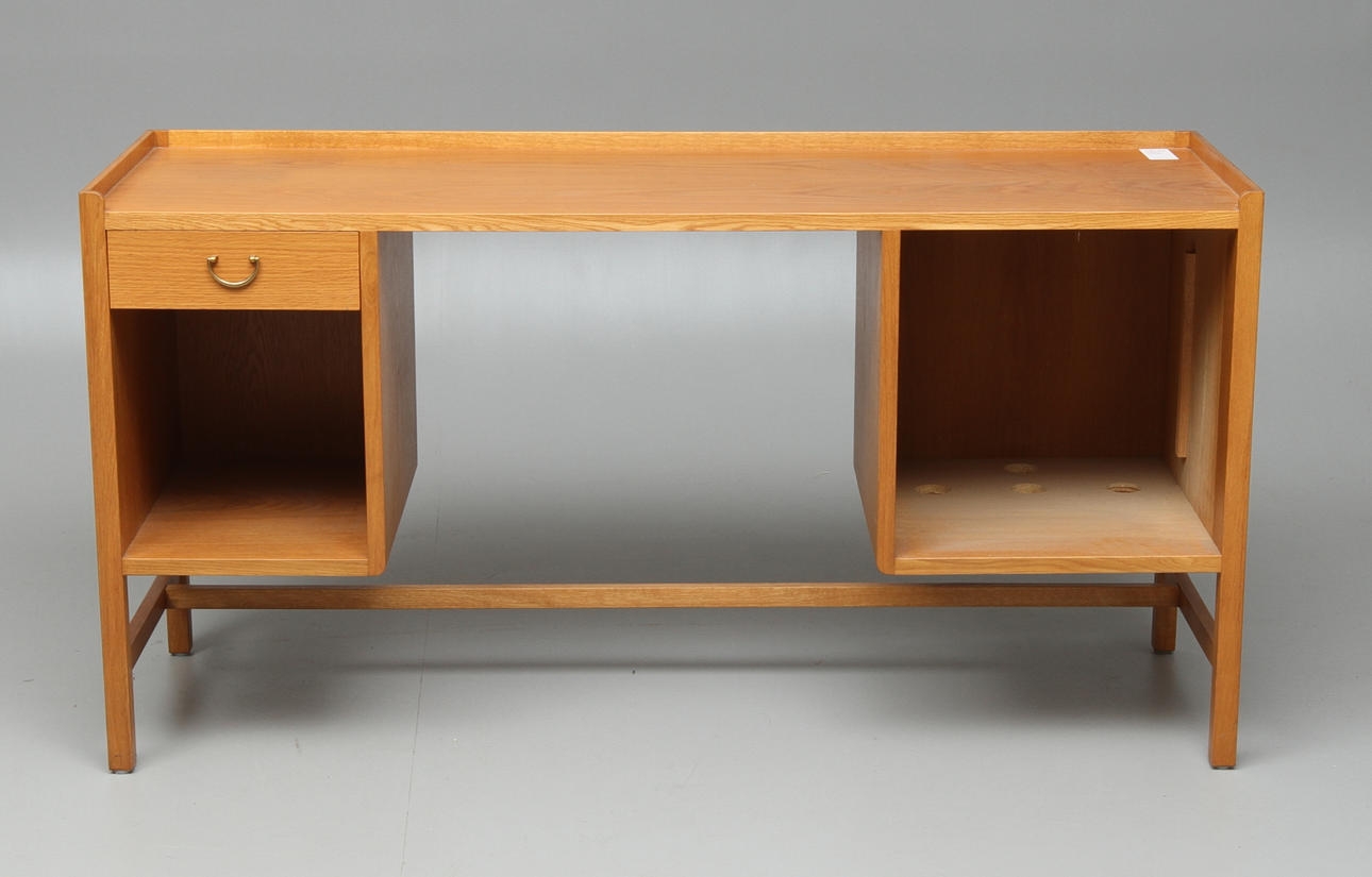 SKRIVBORD, inköpt på Svenskt Tenn, 1900-talets andra hälft.