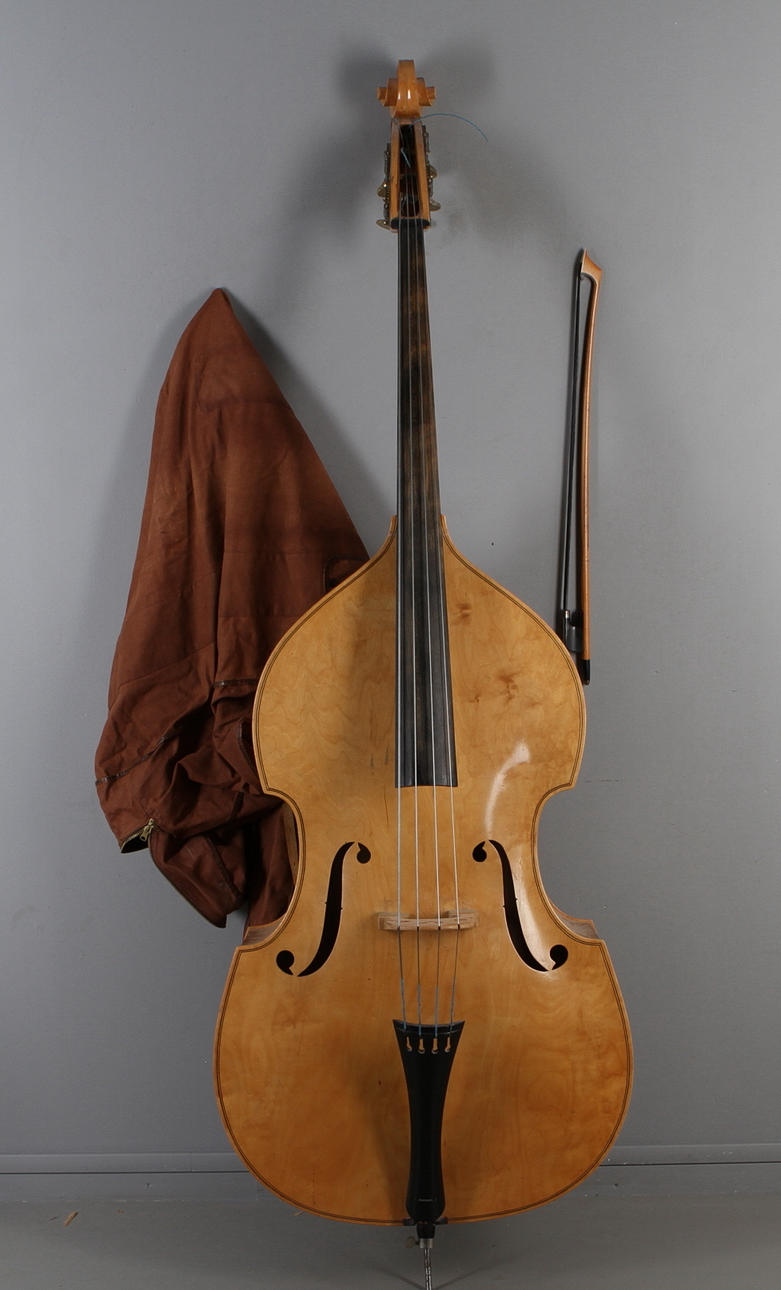 KONTRABAS, 1900-tal.