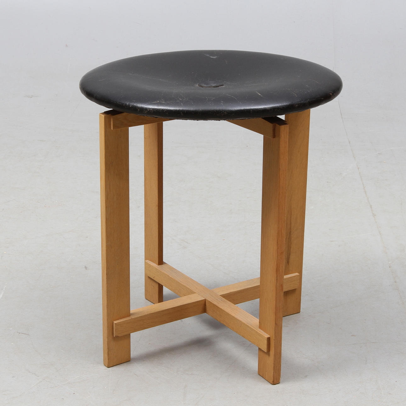 PALL, skinnklädd sits, troligen Luxus, 1900-tal.