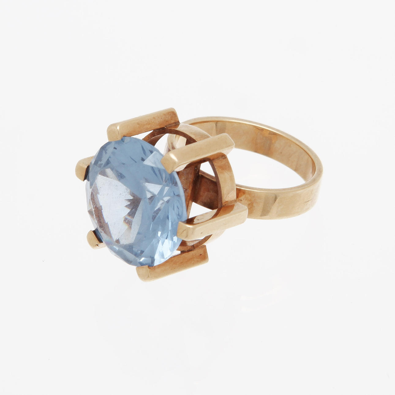 AAGE ALBING. RING, 14K rödguld med syntetisk spinell, danmark. Vikt 10,1 g.