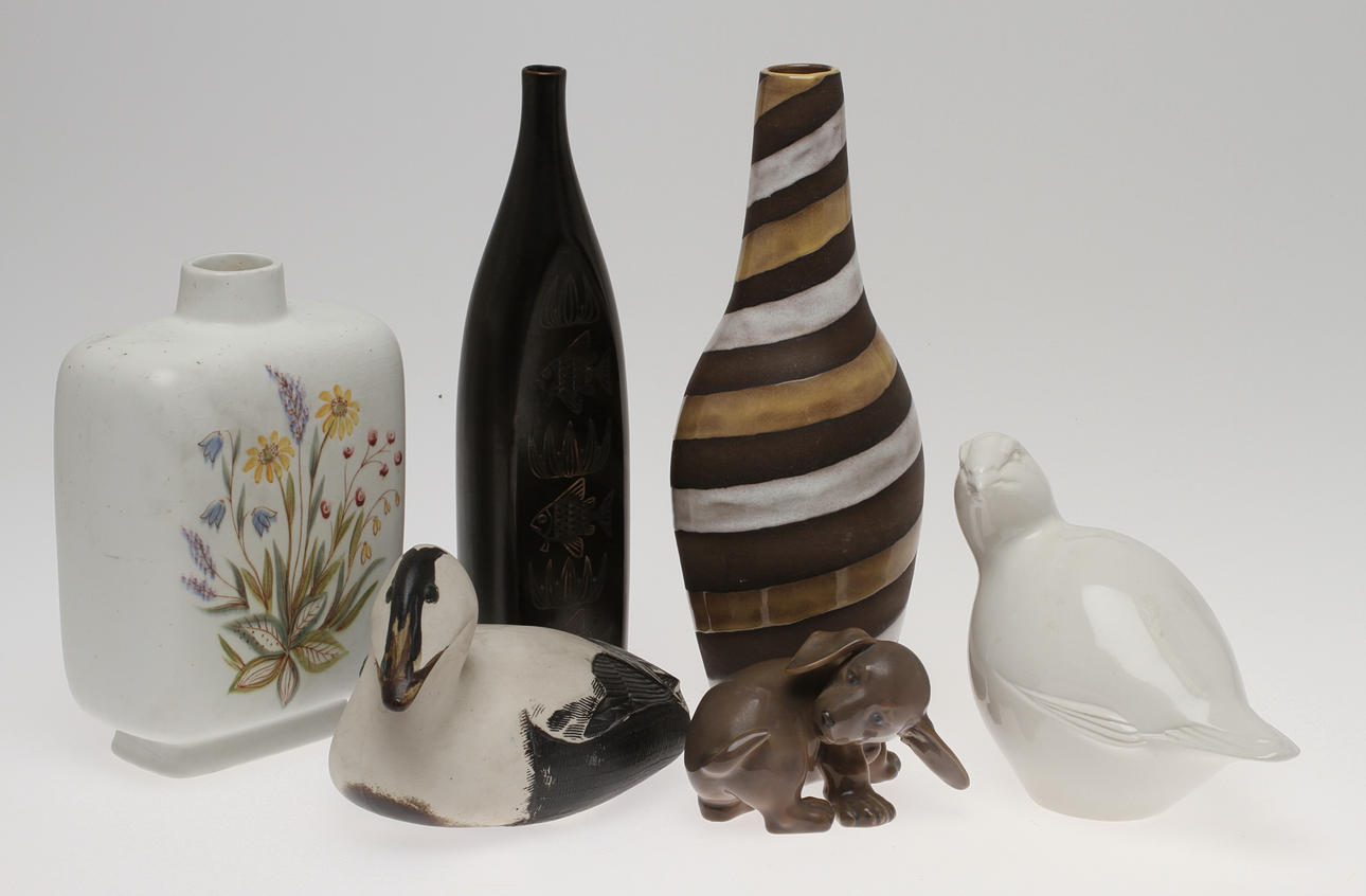 PARTI KERAMIK, 6 delar, figuriner och vaser, 1900-tal.