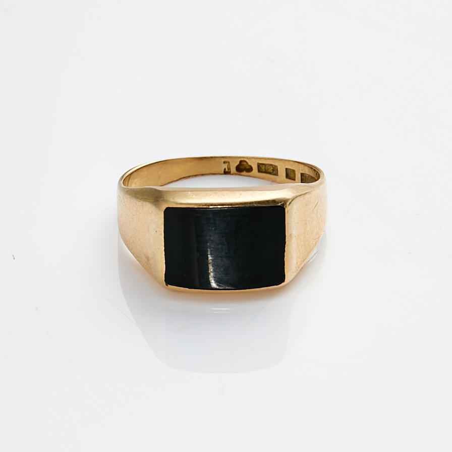 KLACKRING, svart onyx, 18 k guld.