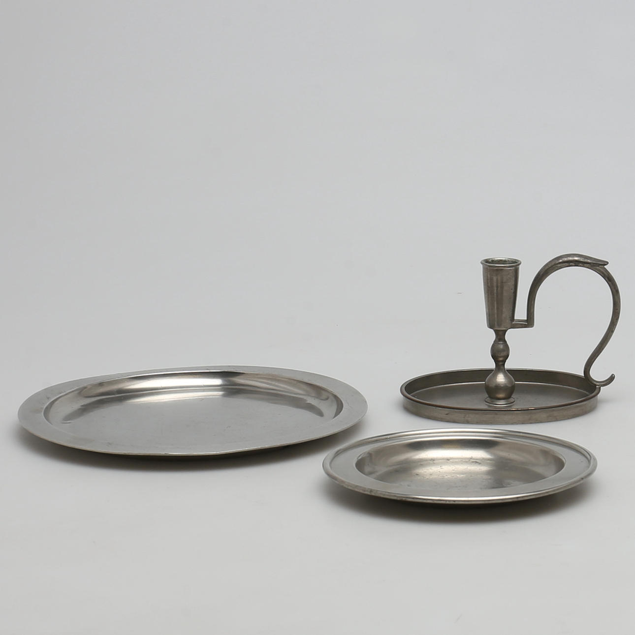 PARTI TENN. 3 st. fat, ljusstake, tillskriven Estrid Ericson, Firma Svenskt Tenn, Stockholm.