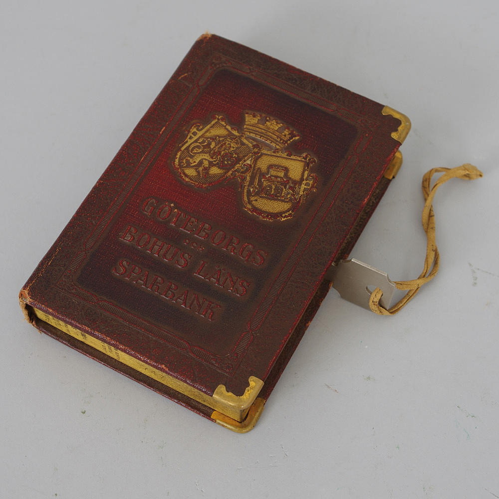 SPARBÖSSA i form av bok, Göteborgs & Bohusläns Sparbank.