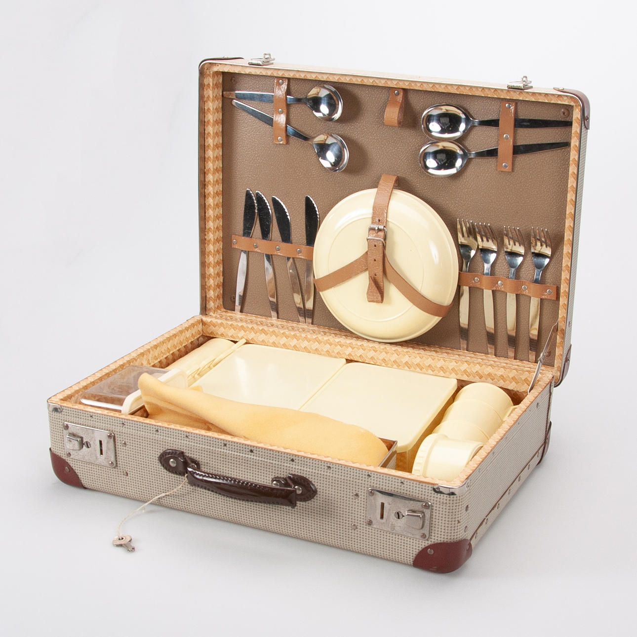 PICKNICKVÄSKA MED TILLBEHÖR, 1950/60-tal.