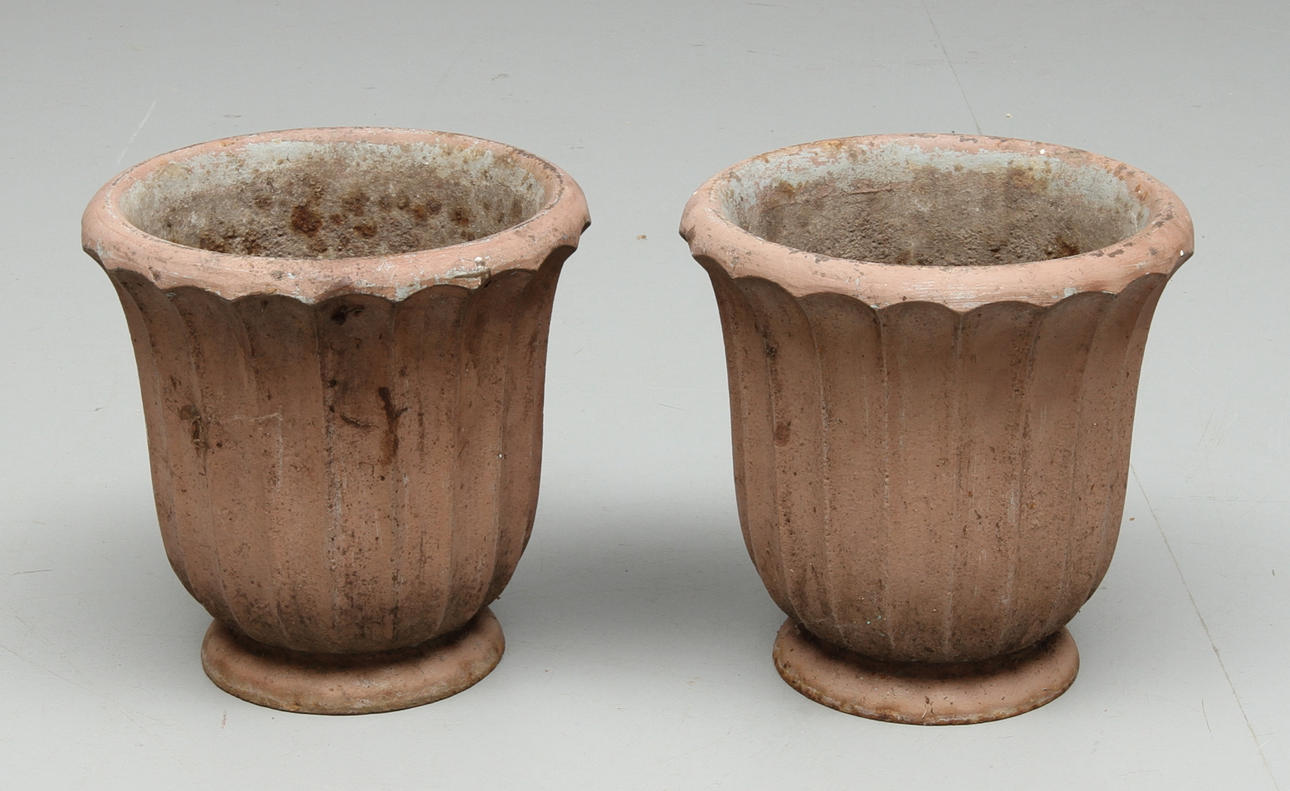 TRÄDGÅRDSURNOR, 1 par, Bengt Wallde, Näfveqvarns bruk.