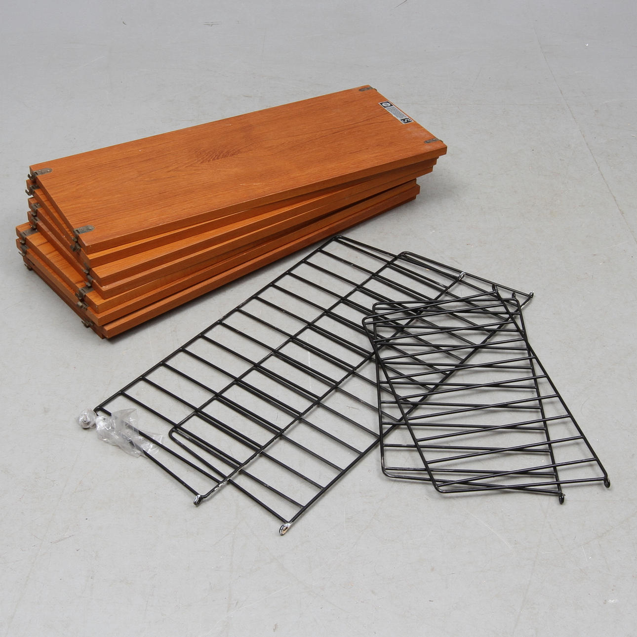 HYLLOR, 2 st, "String" Nils Strinning.