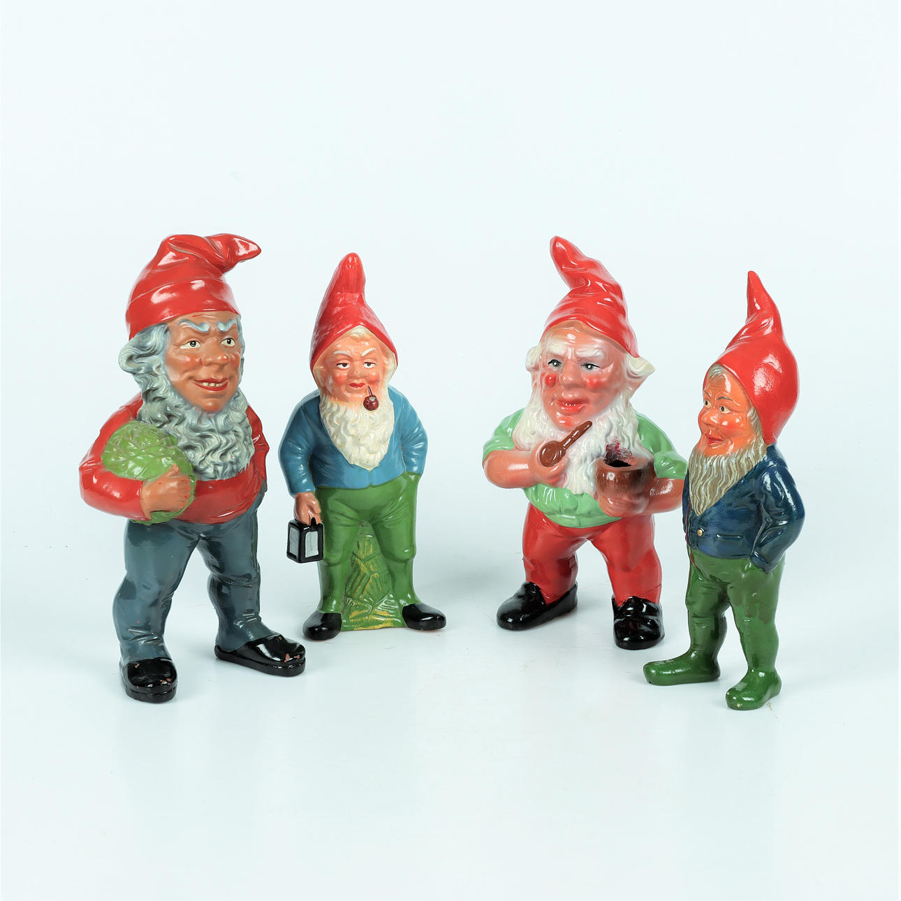 TOMTAR, 4 st, målad keramik, sekelskiftet 1900.