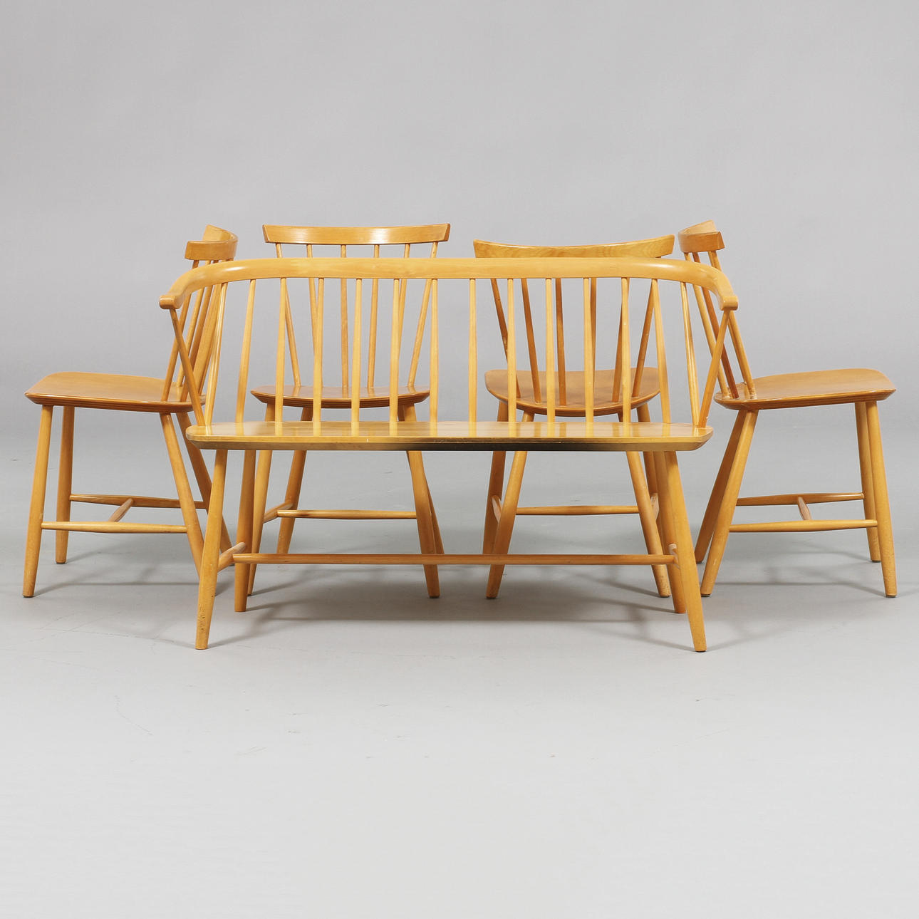 PINNSOFFA, Sverige samt STOLAR, 4 st, sannolikt Poul M Volther för FDB.