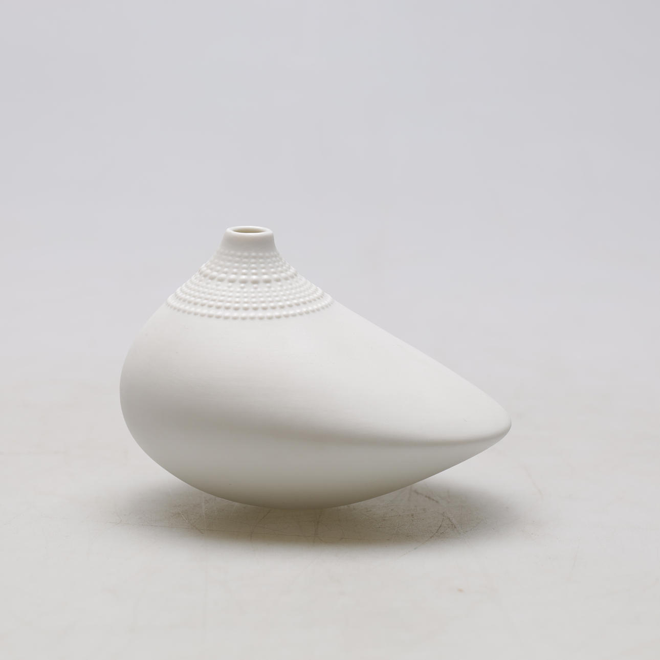 TAPIO WIRKKALA. vas, porslin, "Pollo", Rosenthal studio line.