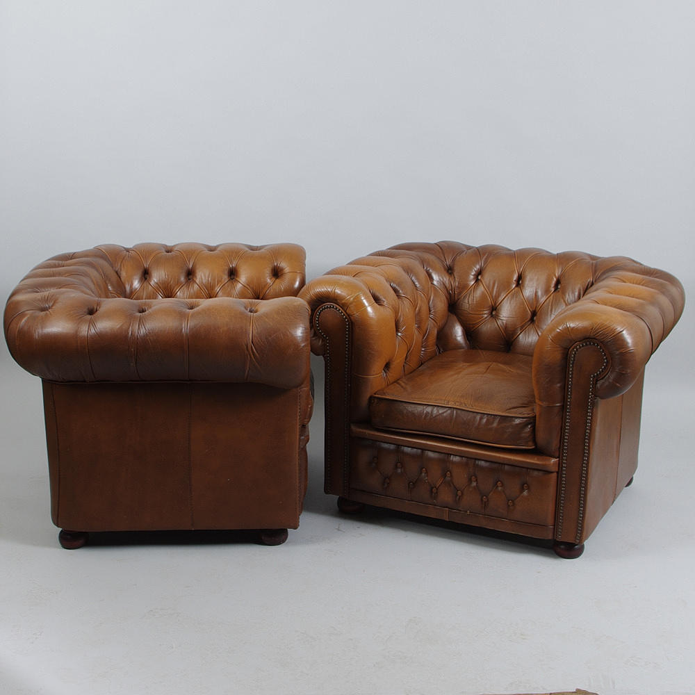 FÅTÖLJER, 1 par, brunt skinn, Chesterfield.