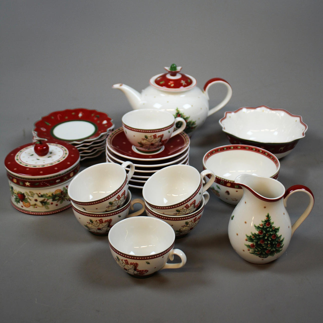 TEESETTI JOULU 23 osaa Villeroy & Boch.