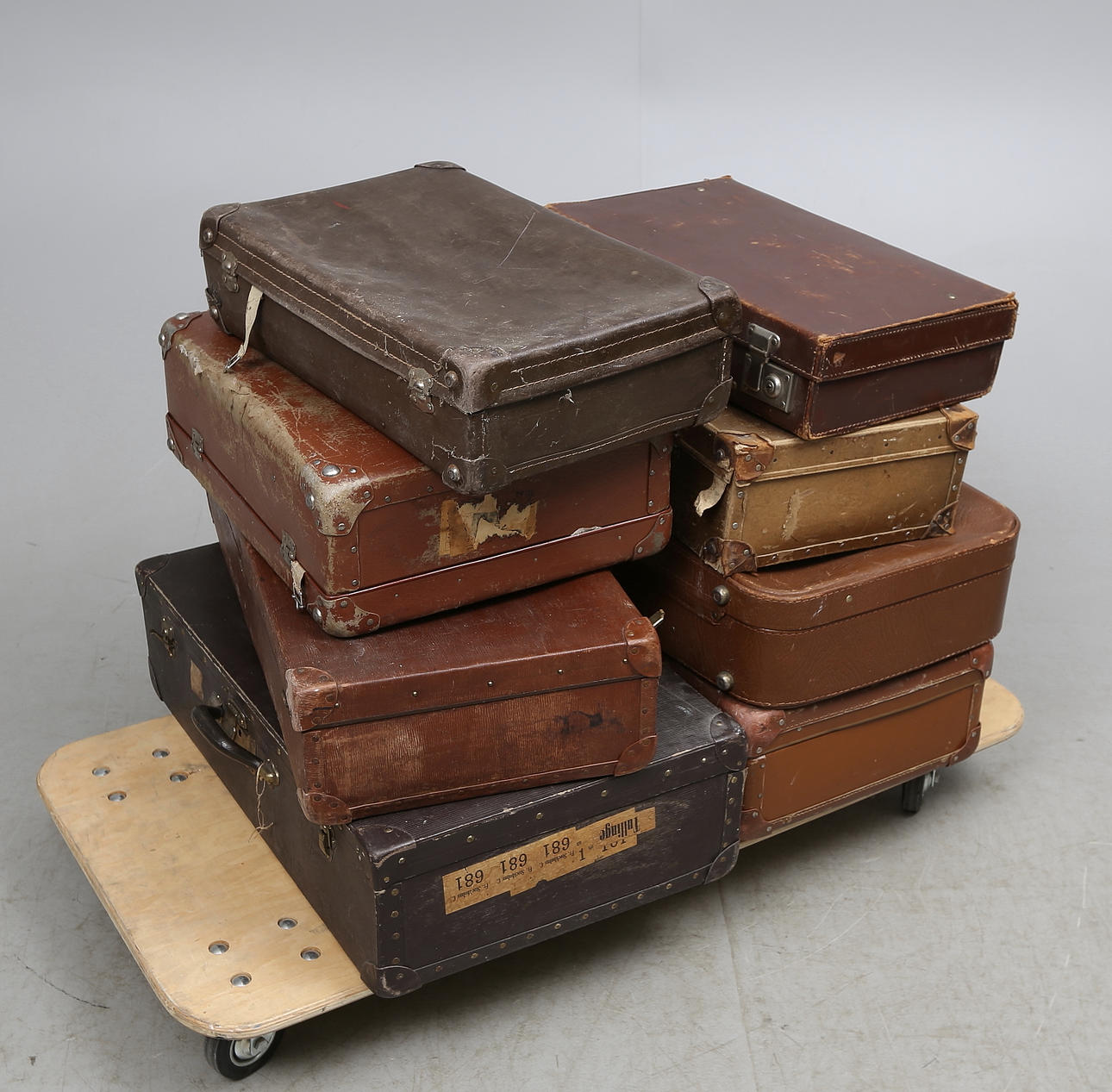 KOFFERT, 8 st, bland annat Unica.