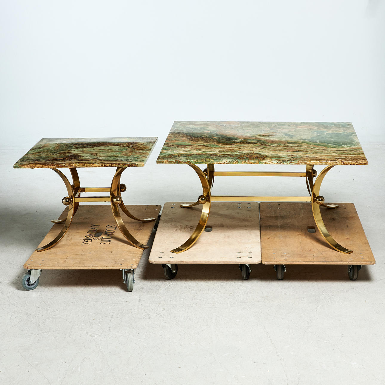 COFFEE TABLE WITH SIDE TABLE, 1900s, Calcite top, brass frame ...