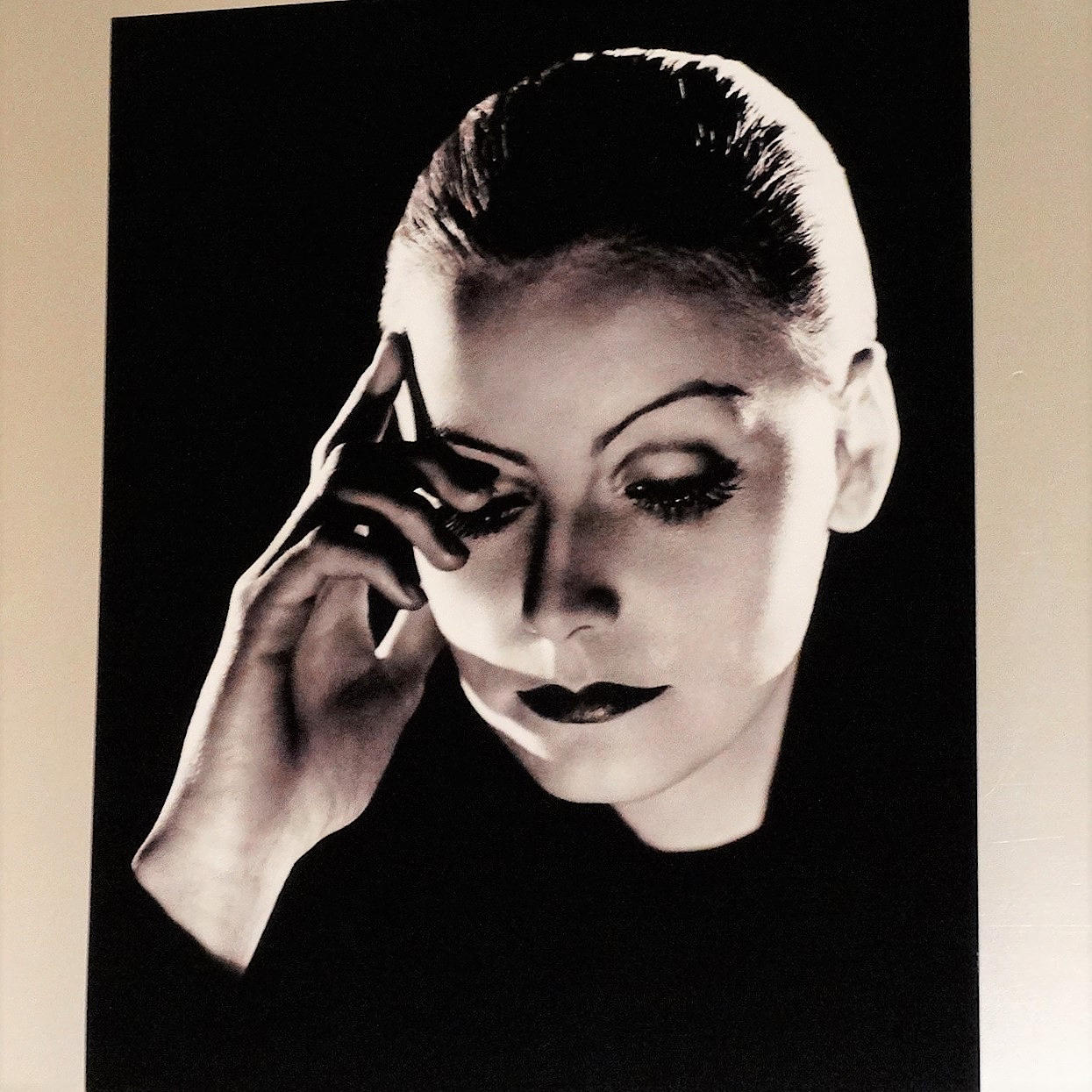 GRETA GARBO with light shadow effect: photography.