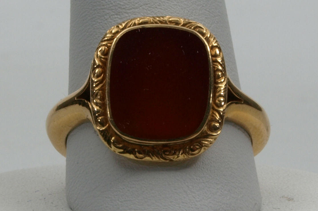 KLACKRING, 18K guld, carneol, 7,5 gram.