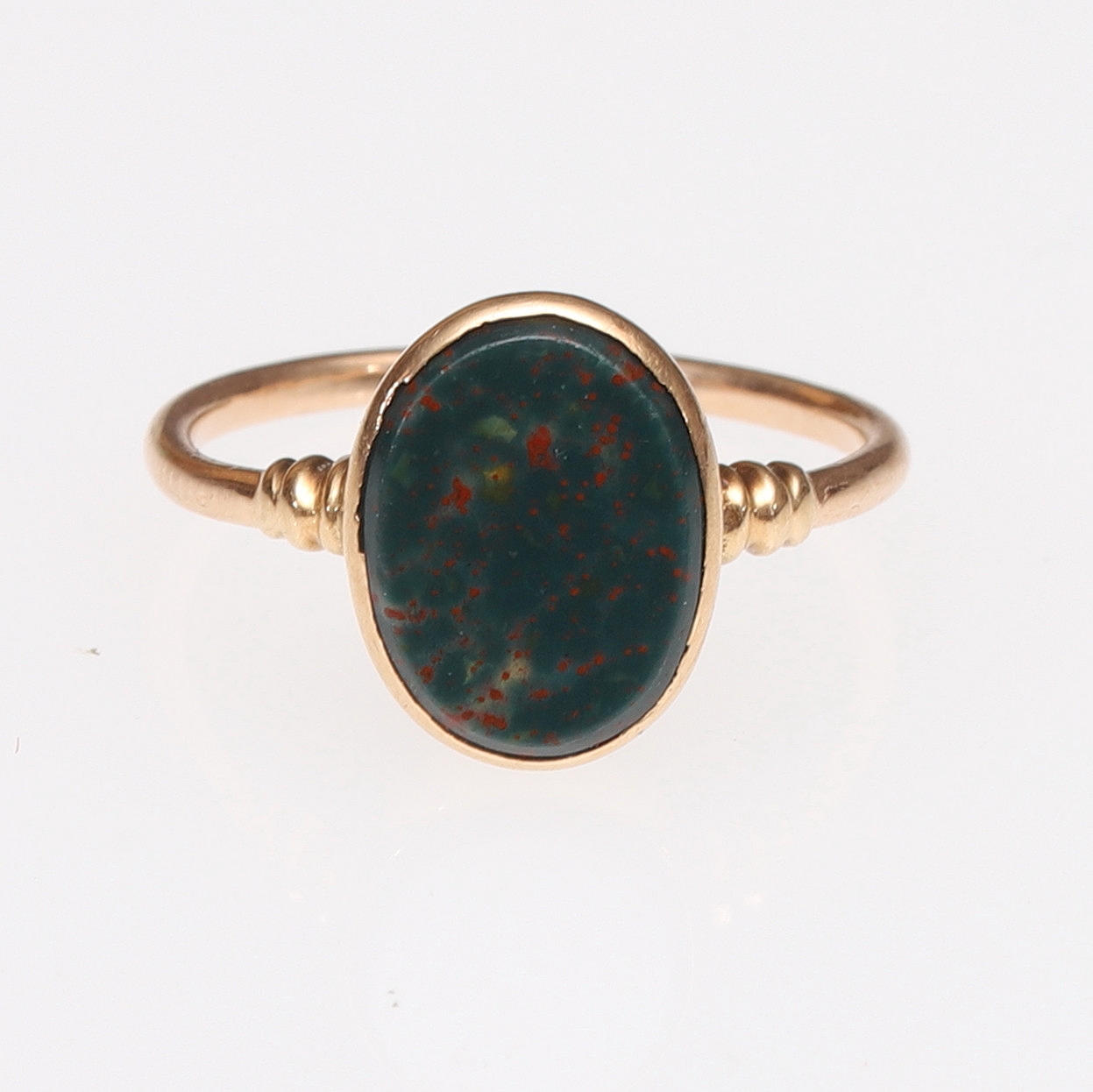 RING, 14K gold, with heliotrope.