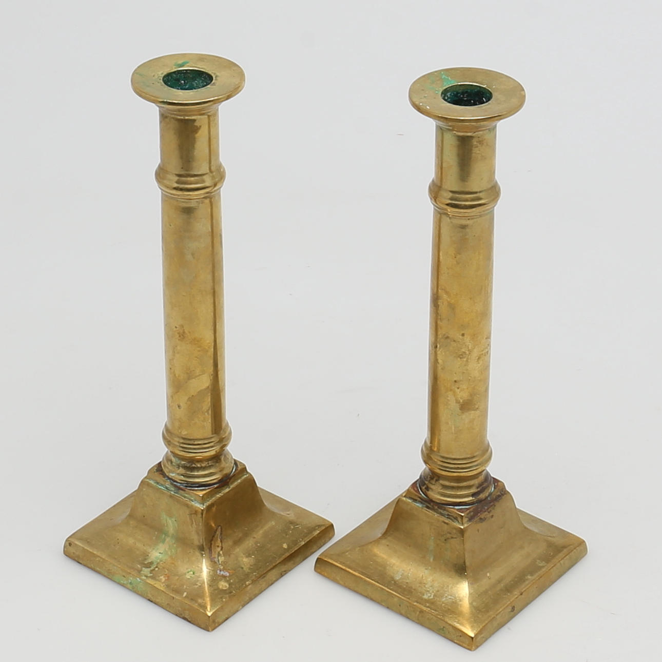 LJUSSTAKAR. Ett par. Mässing. 1900-tal.