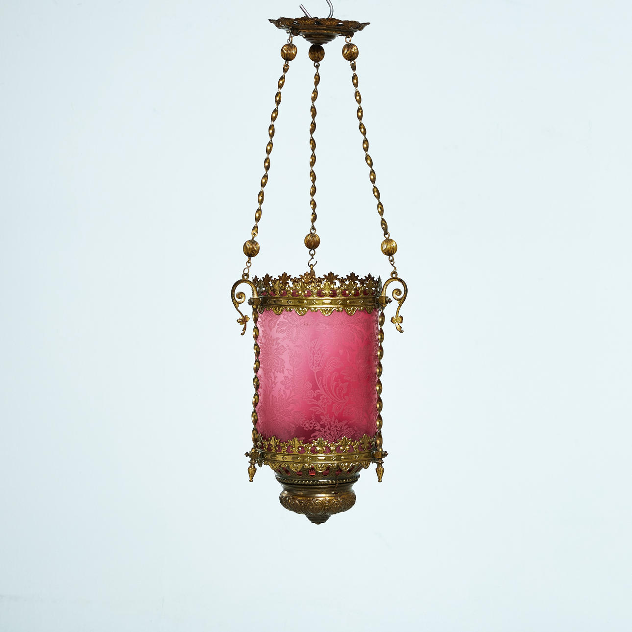 MOONLIGHT SAMPLE, circa 1900, cup in pink glass, brass.