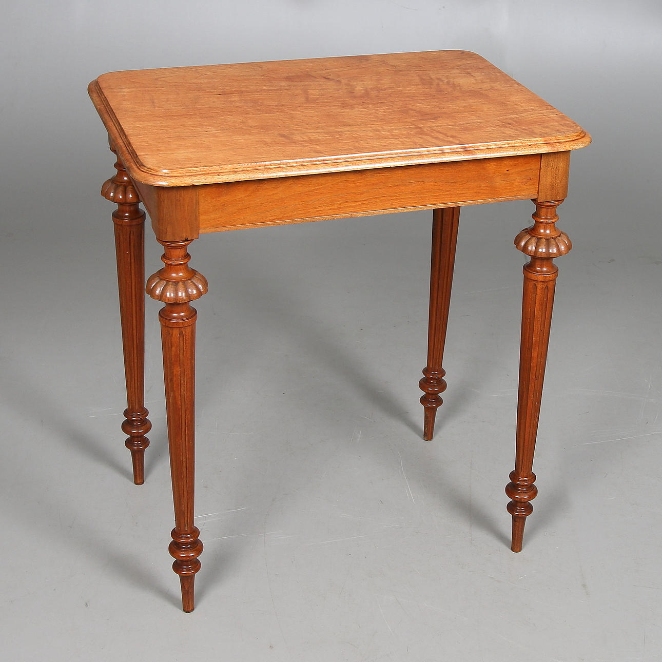 BORD, mahogny, nyrenässans, 1800-talets sista kvartal.