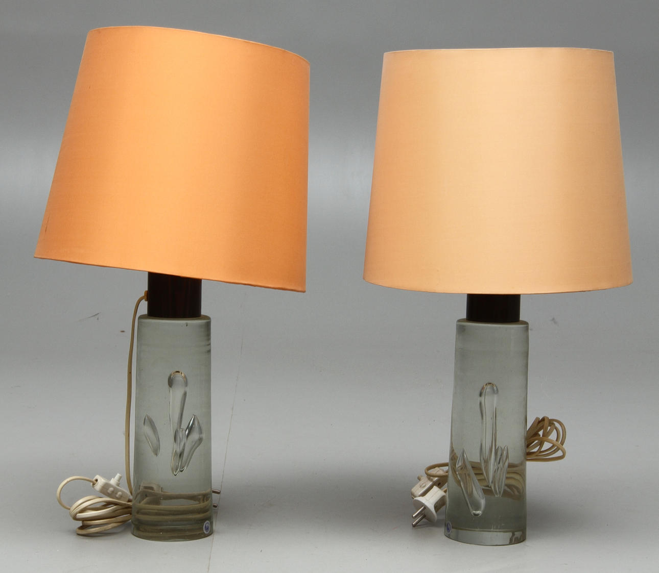 BORDSLAMPOR 2 st, glas, Kosta, 1900-tal.