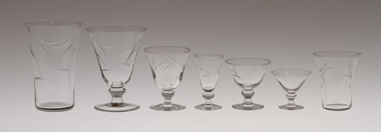 GLASSERVIS, ca 78 delar, Glimma Glasbruk.