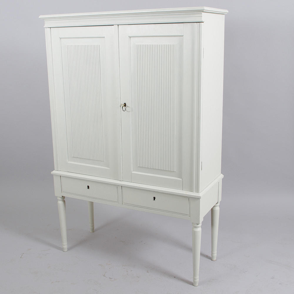 MATSALSSKÅP, gråmålat, gustaviansk stil.