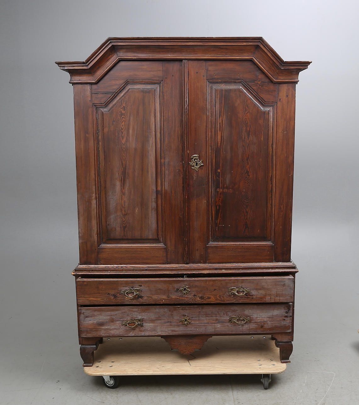 SALSSKÅP, senbarock, 1700-tal.