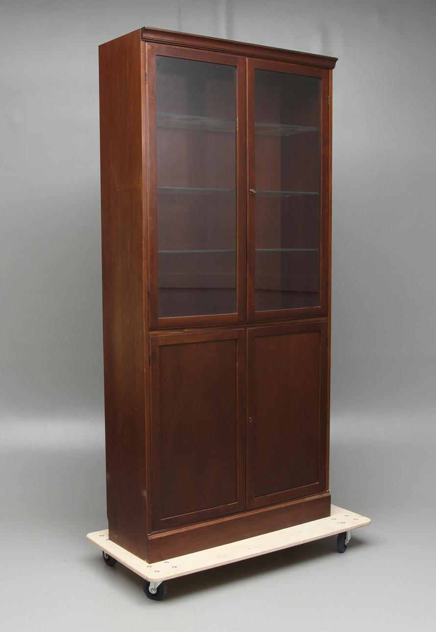 BOKSKÅP, 1900-talets andra hälft.