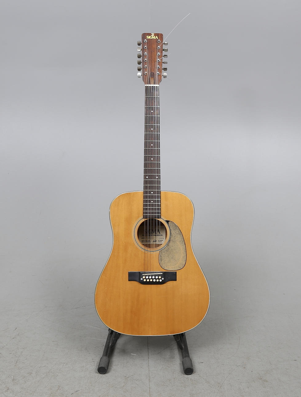 AKUSTISK GITARR, Sigma DM-12-5, med HARDCASE.