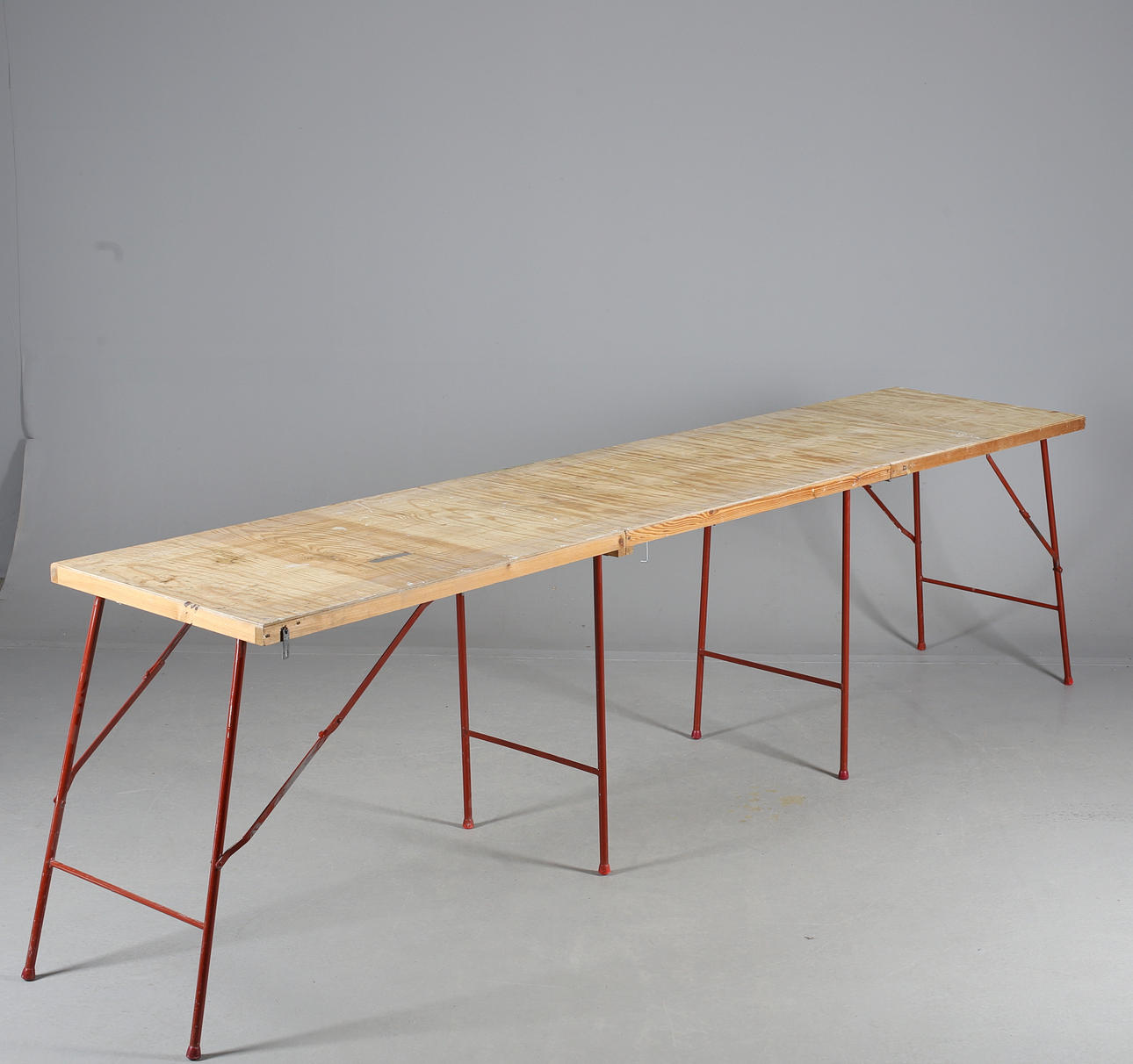 TAPETBORD, træ/metal, 19/2000 tallet.