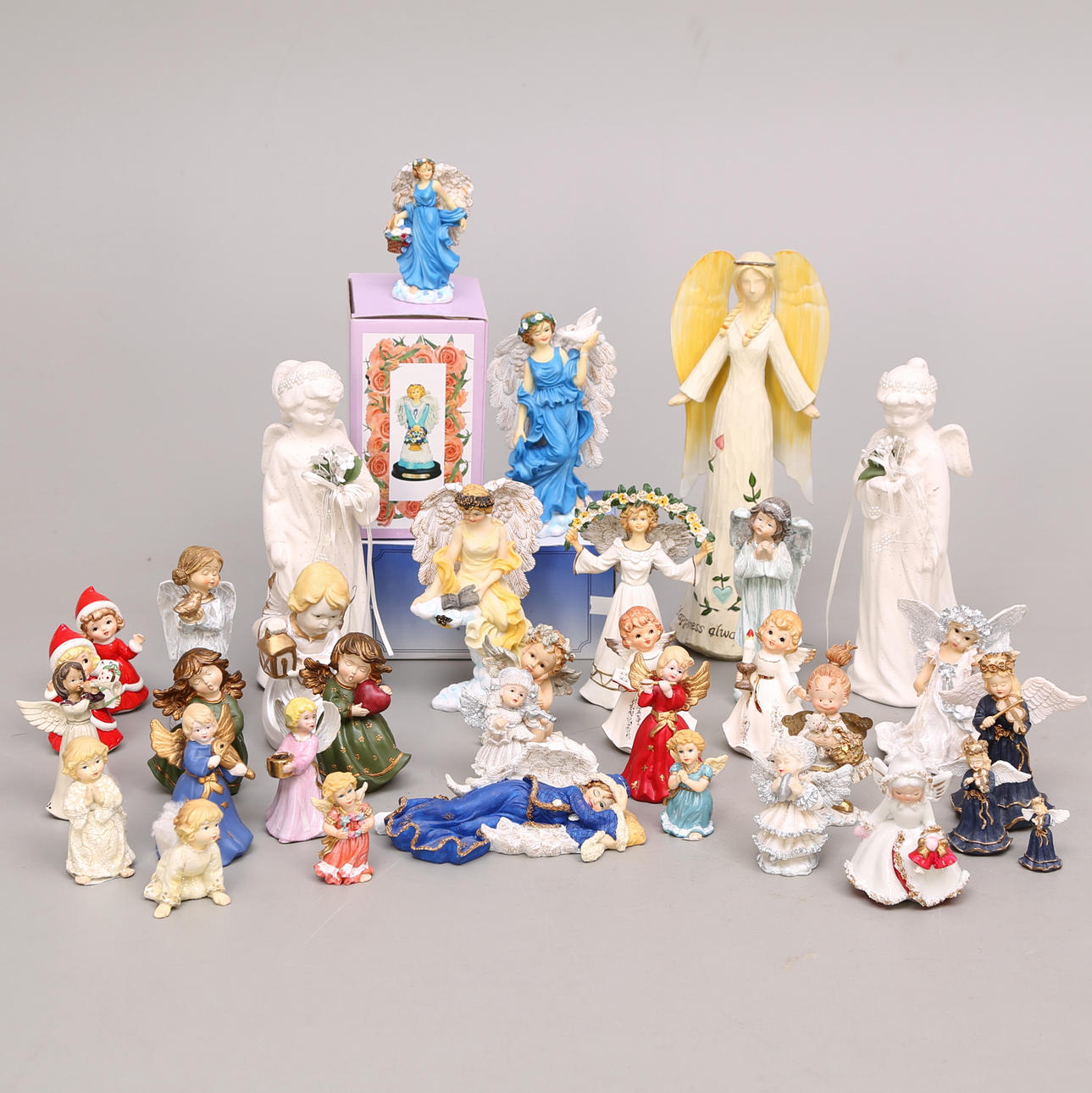 ÄNGLAR, 34 st, porslin/gips/keramik/plast, 1900-talets andra hälft.