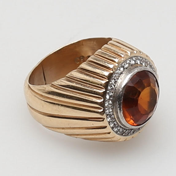 KLACKRING I 14K GULT GULD MED CITRIN, DIAMANTER 0,40 CARAT WESSELTON VS.