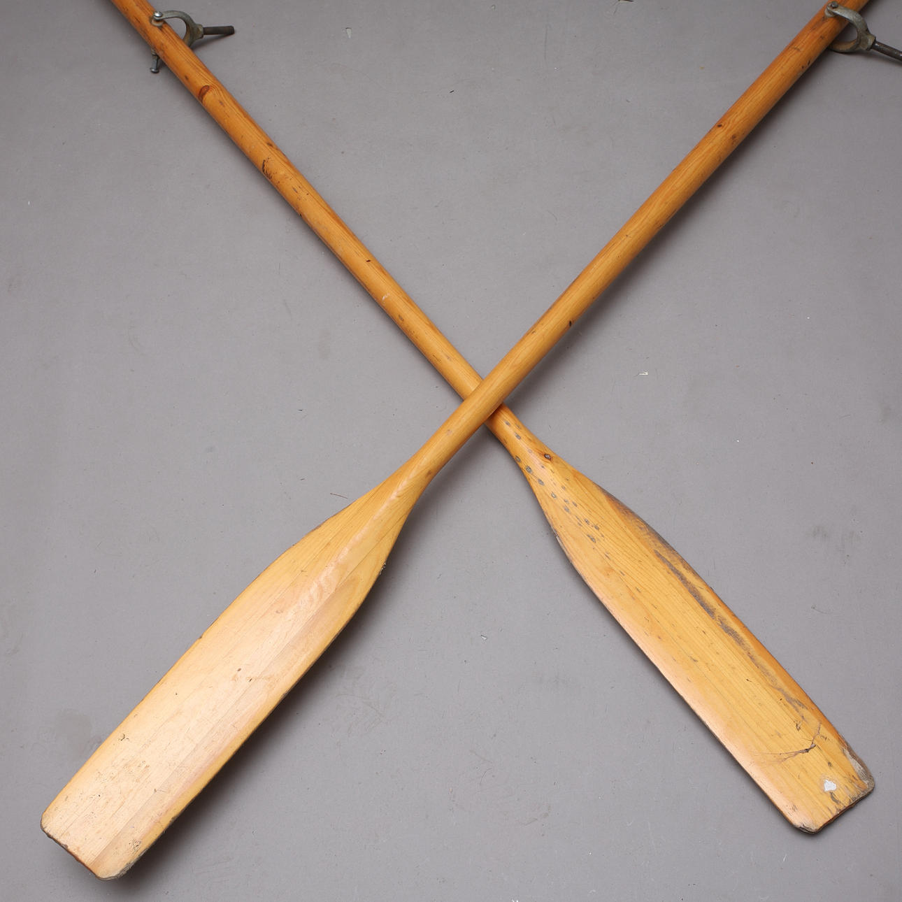 ÅROR, ett par, trä, 1900-tal.