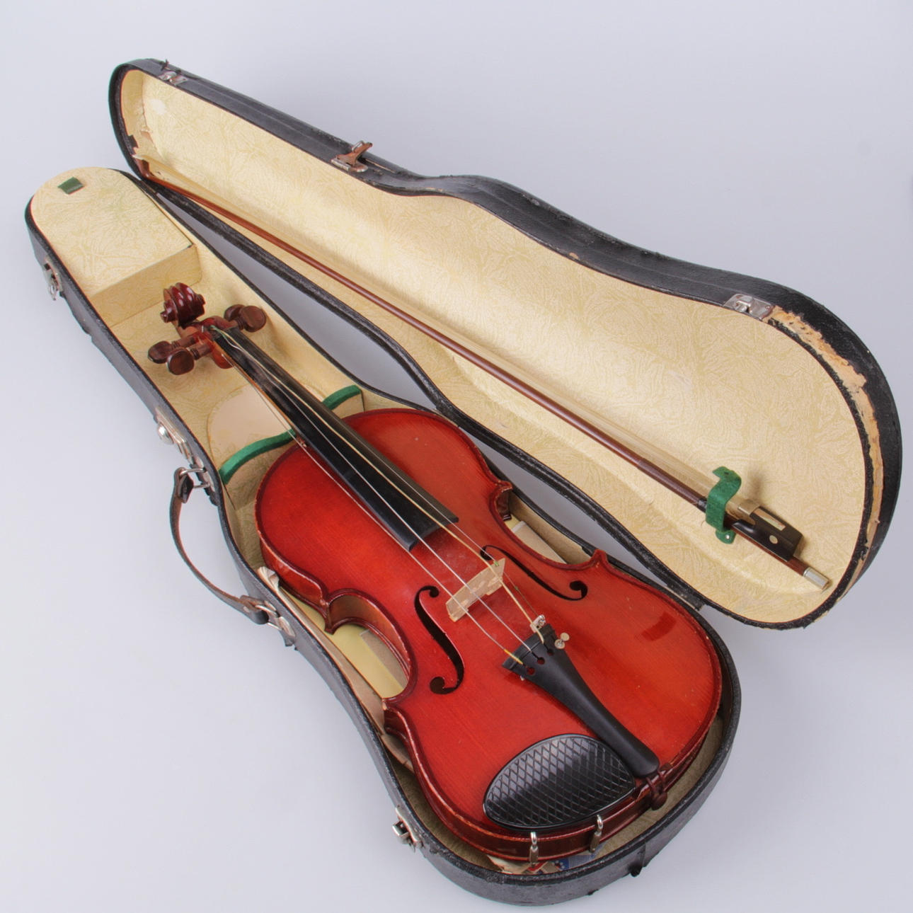 FIOL, med stråke, barnmodell, M. Couturieux, Mirecourt, 1900-tal.