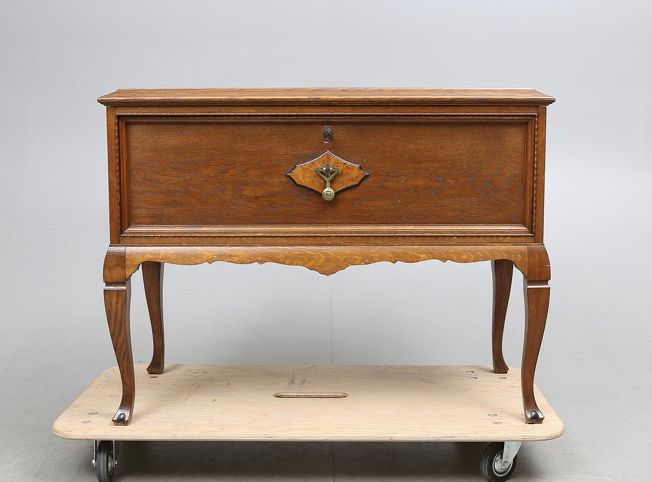SIDEBOARD, 1940-tal.